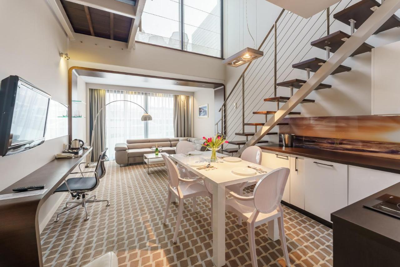 One-Bedroom Apartment Sea View