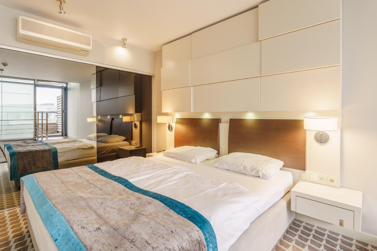 One-Bedroom Apartment Sea View