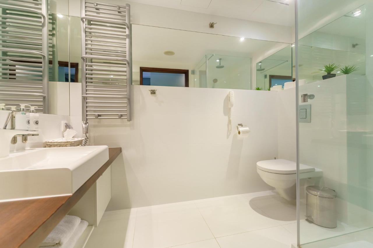 One-Bedroom Apartment Sea View
