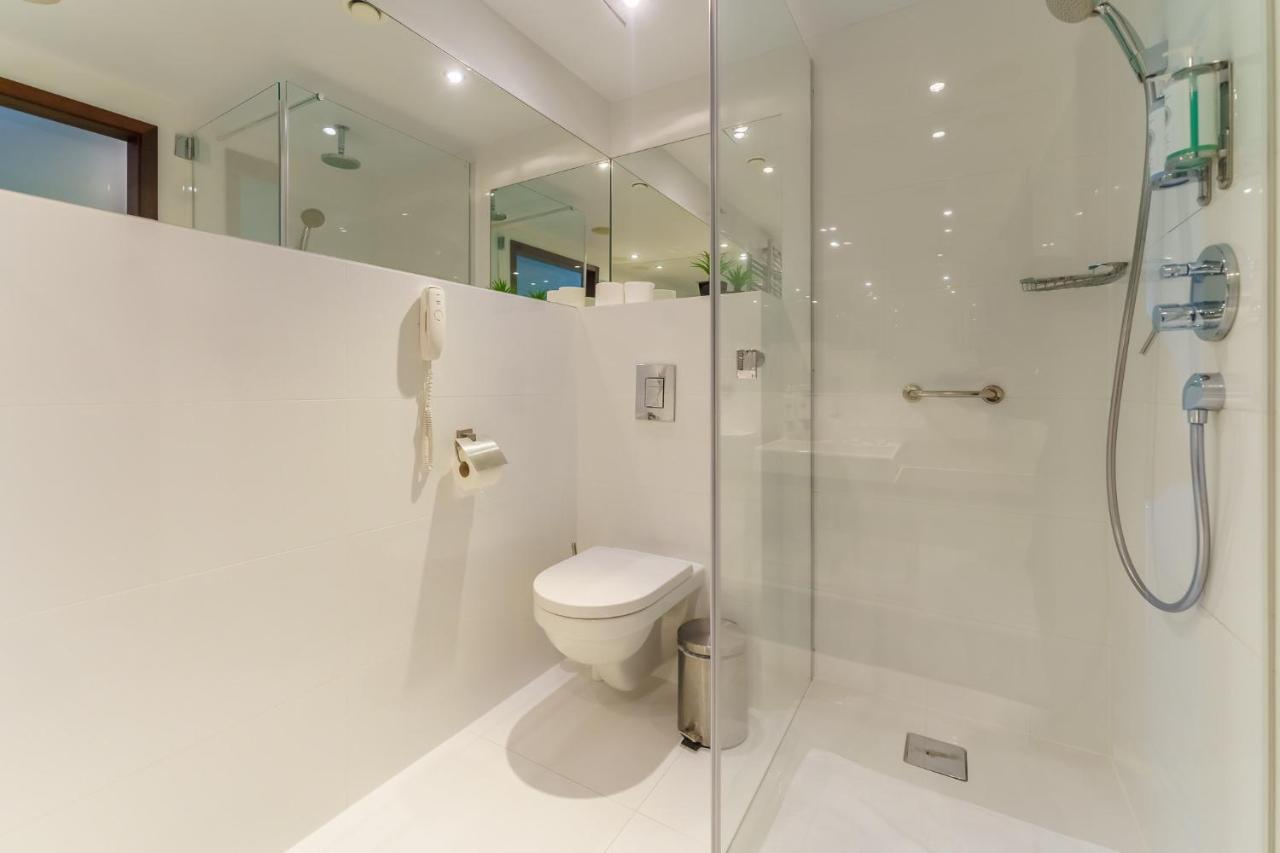 One-Bedroom Apartment Sea View