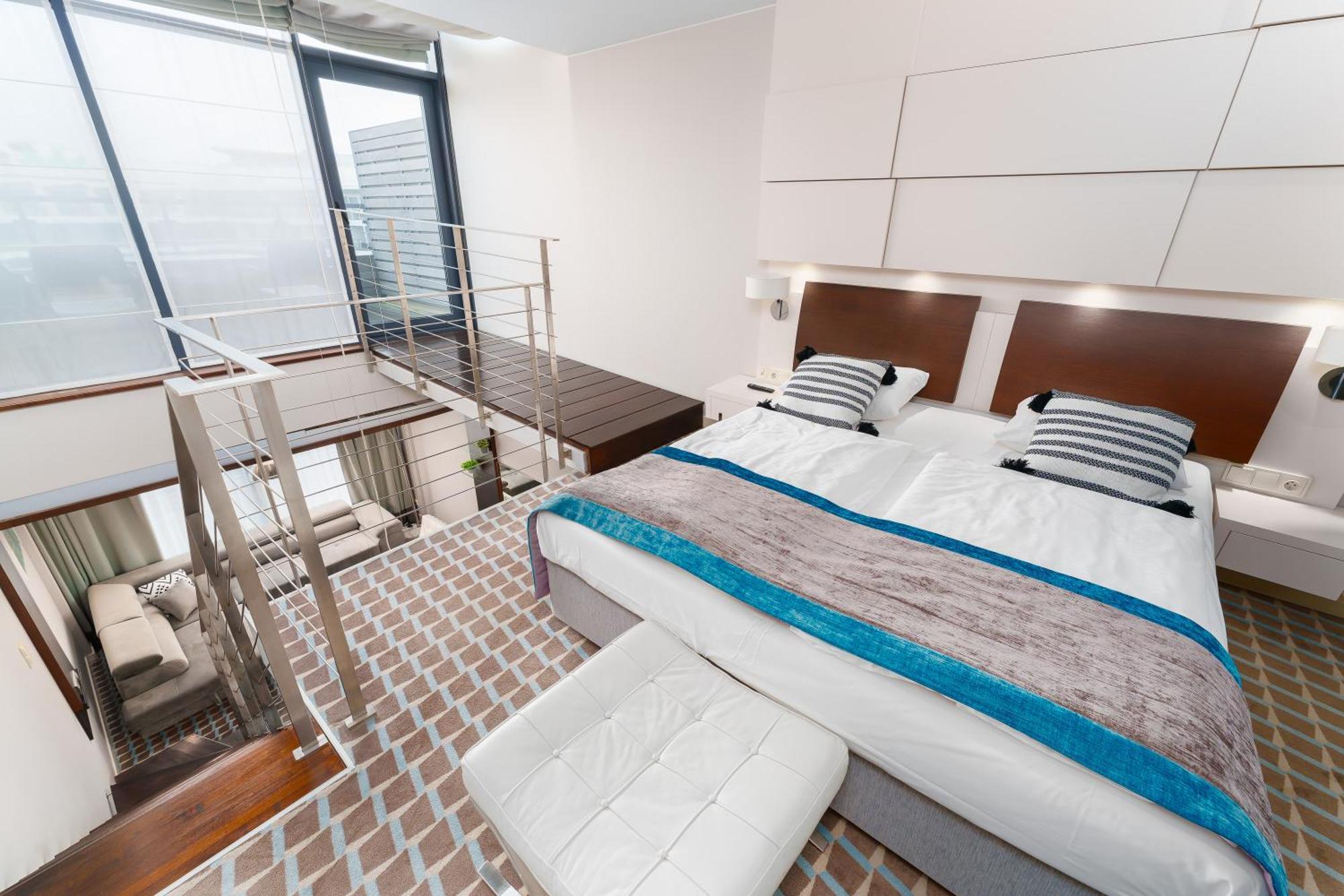 One-Bedroom Apartment Sea View