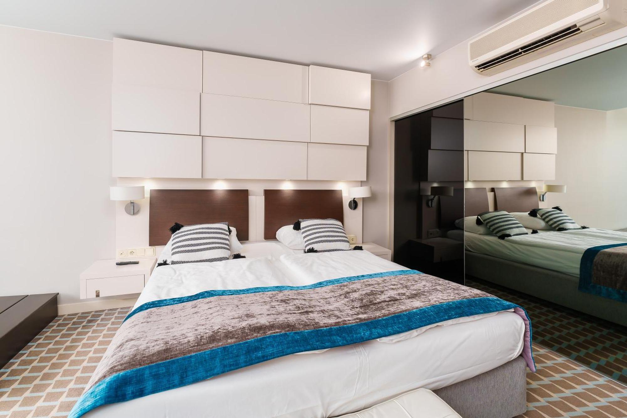 One-Bedroom Apartment Sea View